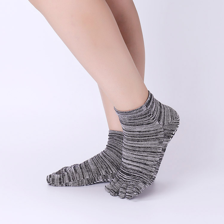 Non-Slip Yoga Socks with Grips - огляд і ціна Pilates Yoga Workout